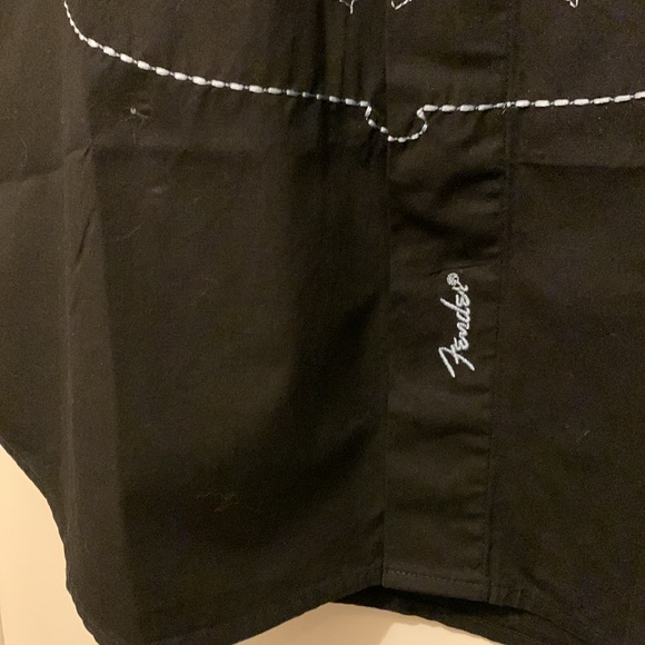 Fender (L) - Picture 5 of 16